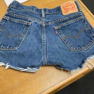 517 Levi shorts